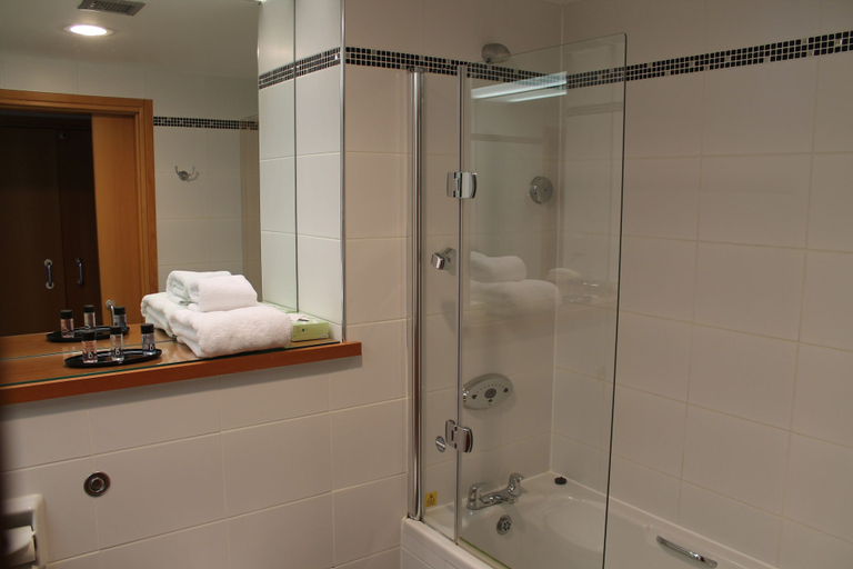 Bathroom 4, Golden Jubilee Hotel, West Dunbartonshire