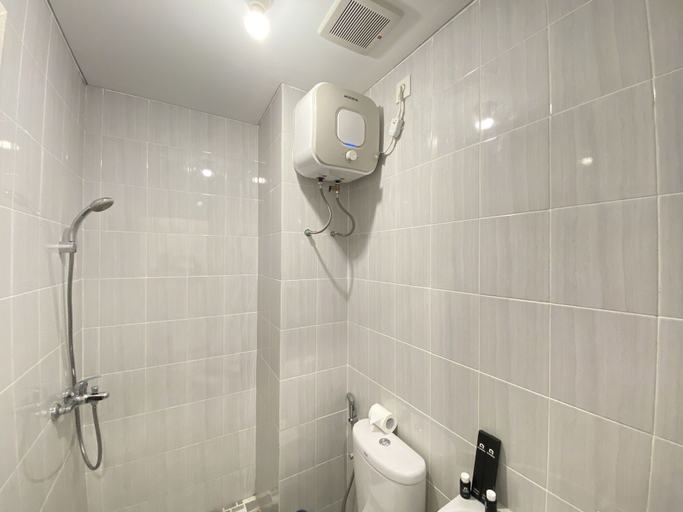 Bathroom 3, Smart Studio Room Semi Apartment at The Lodge Paskal near BINUS University, Bandung