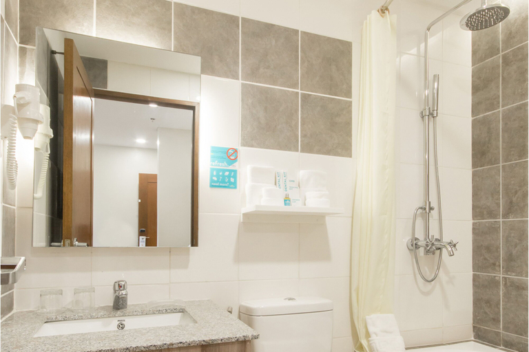 Bathroom 5, Microtel Inn & Suites by Wyndham San Fernando, San Fernando City
