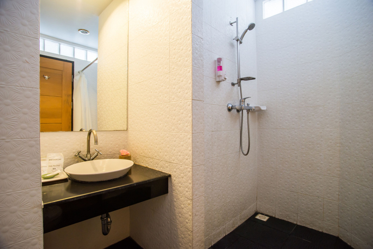 Bathroom 5, Bella Villa Metro, Pattaya