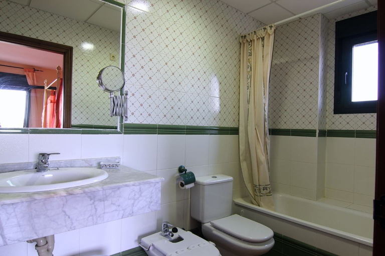 Bathroom 4, Hotel Rural Hojaranzos, Cáceres