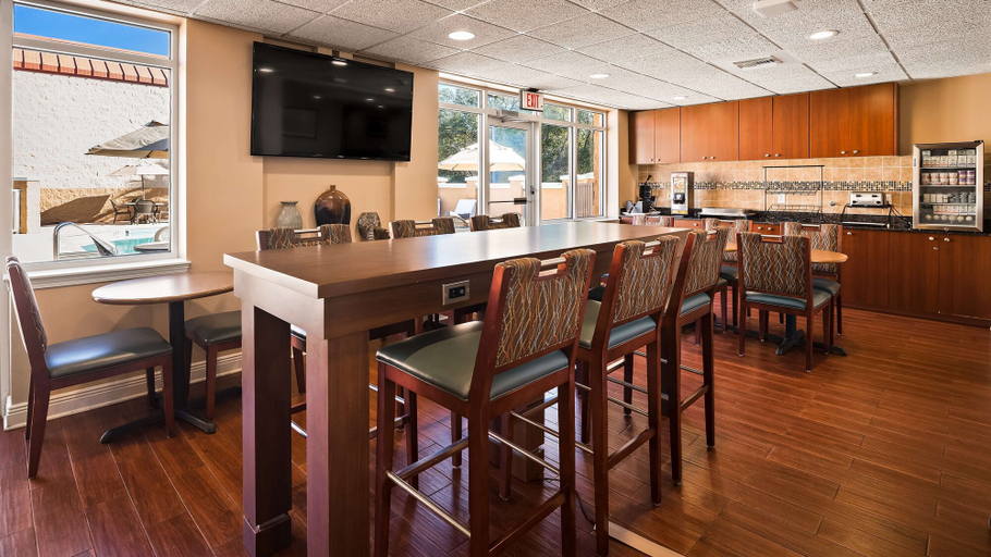 Food & Drinks 5, Best Western Milton Inn, Santa Rosa
