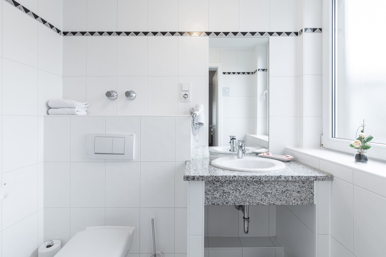 Bathroom 3, Hotel Köln 2020, Köln