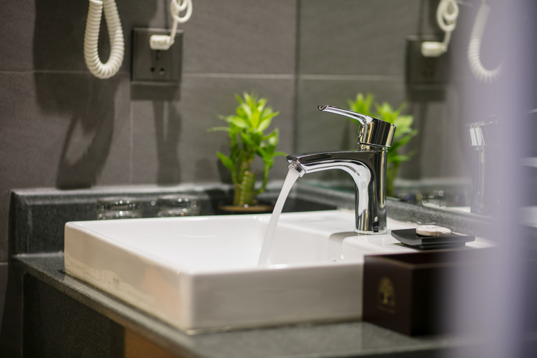 Bathroom 5, Hanoi Fiesta Hotel & Spa, Hoàn Kiếm
