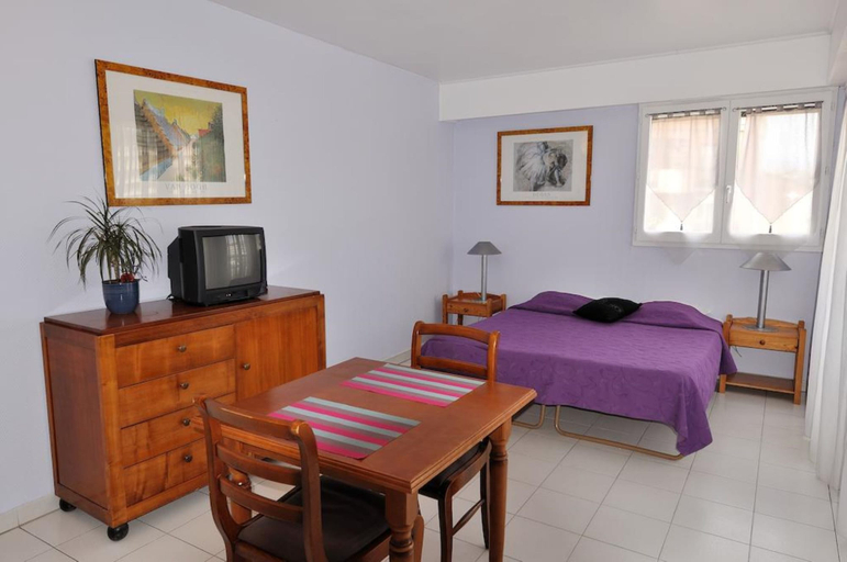 Bedroom 3, Residhotel Villa Maupassant, Alpes-Maritimes