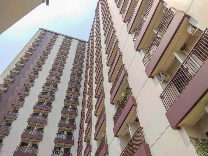 Exterior & Views, Comfort Studio with Bunk Bed at Dave Apartment By Travelio, Depok