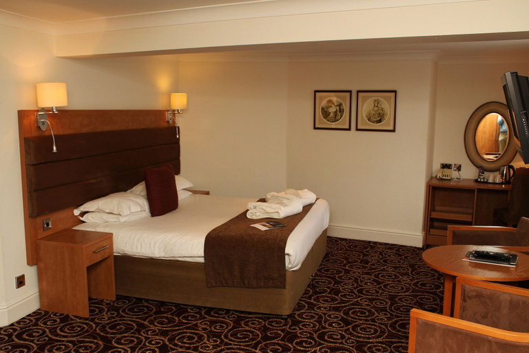 Bedroom 3, Rose and Crown Hotel, Wiltshire