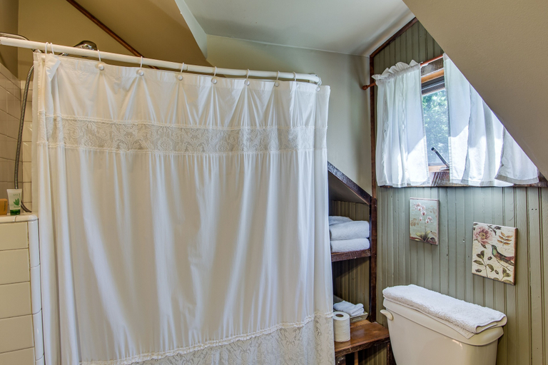 Bathroom 4, Butterfly Hollow B&B, Smith