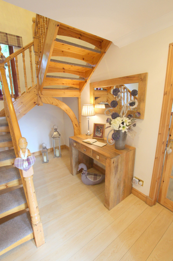Others 5, Culliss House, Highland