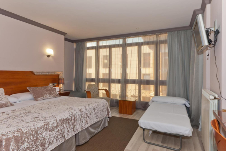 Bedroom 3, Hotel Vetusta, Asturias