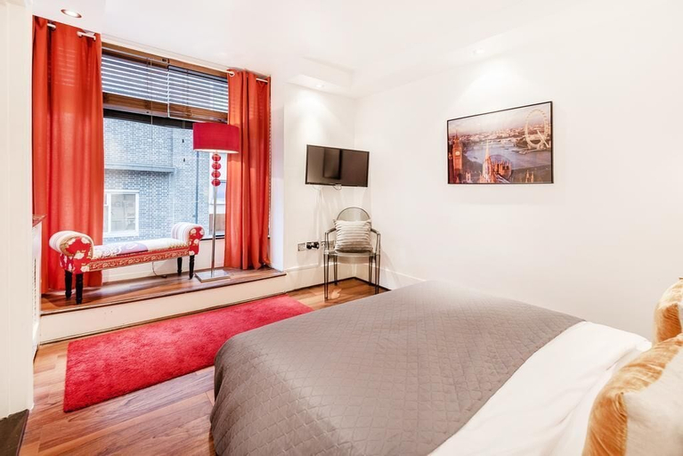 Bedroom 2, My Lady, London