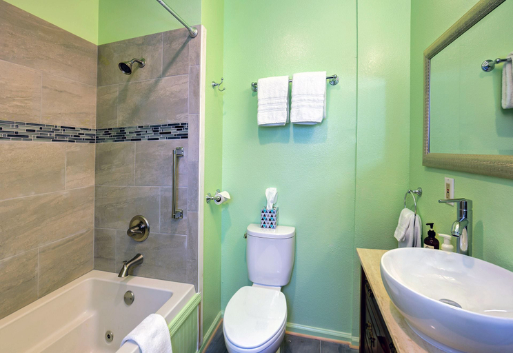 Bathroom 4, Carlisle Garden Suites, Jackson