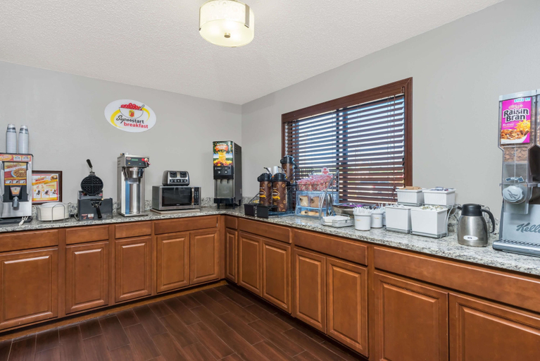 Food & Drinks, Super 8 by Wyndham West Plains, Howell