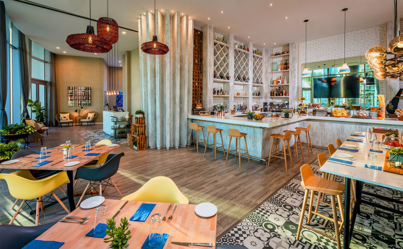 Food & Drinks 5, Lyfe Beach Resort, Broward