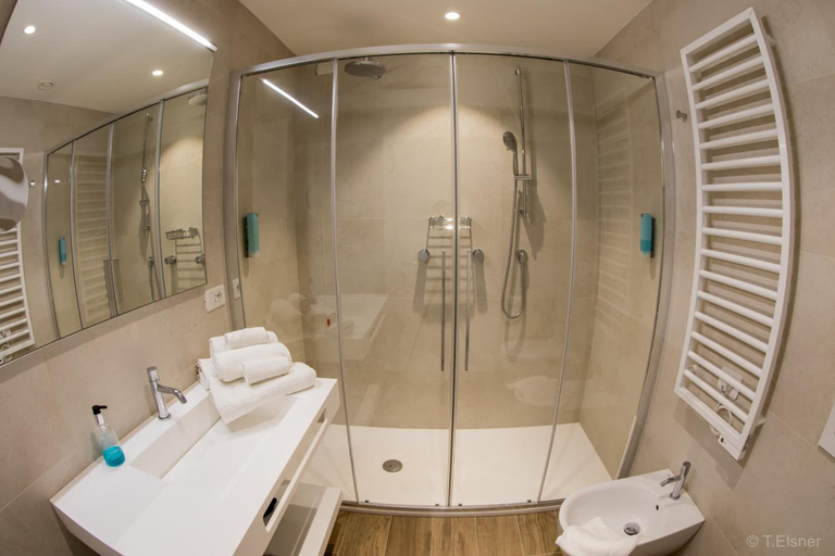 Bathroom 4, Hotel Ariston, Venezia