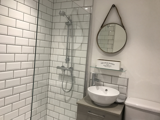 Bathroom 4, St Andrews Square Apartments, Glasgow