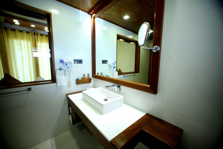 Bathroom 4, Water Gate Resort & Spa, Habaraduwa