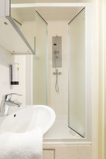Bathroom 4, Hotel Franky, West-Vlaanderen