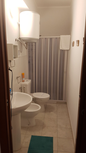 Bathroom 4, Etna Parking, Catania