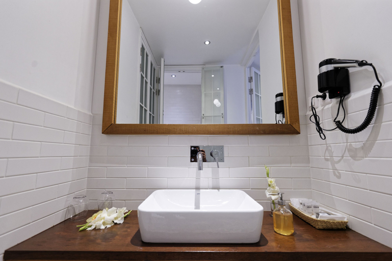 Bathroom 3, Grand Hôtel Urban, Analamanga