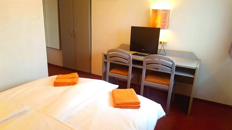 Bedroom 3, Gasthof Franziska, Stuttgart