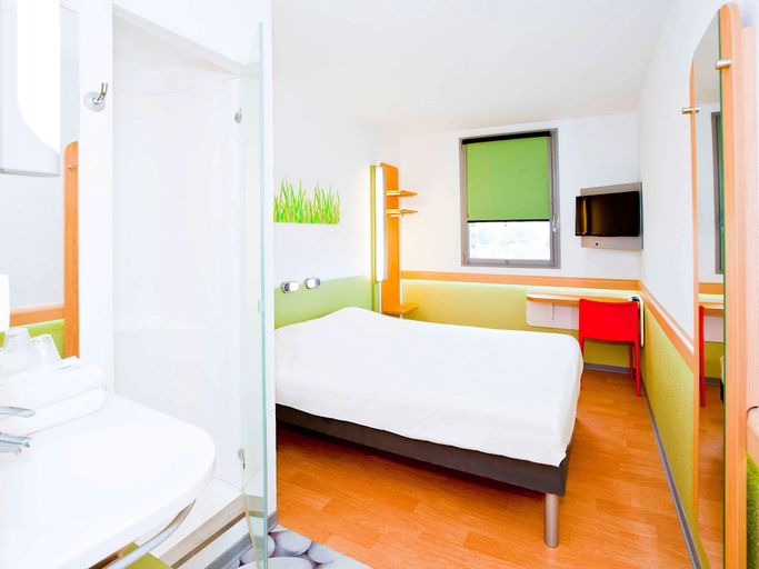 Bedroom 24