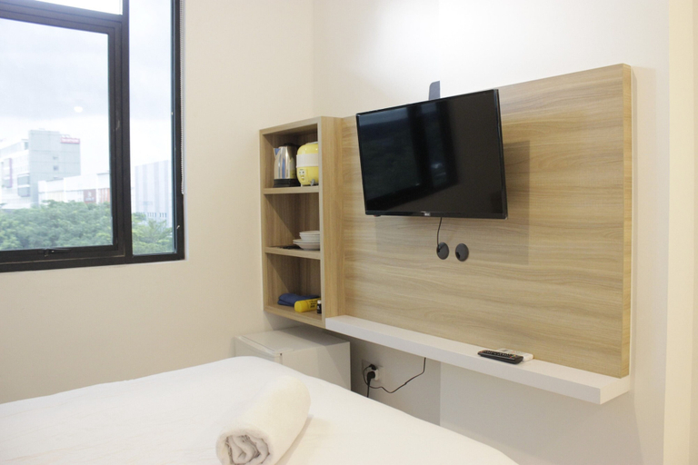 Bathroom 4, Pleasant Studio Semi Apartment at The Lodge Paskal near BINUS University, Bandung