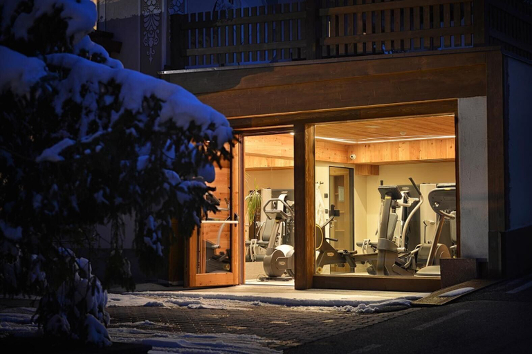 Exterior & Views 2, Astoria, Sondrio