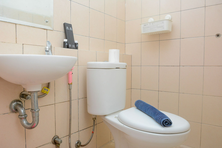 Bathroom 5, Homey Studio Pakubuwono Terrace Apartment By Travelio, Jakarta Selatan