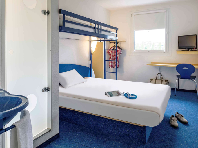 Bedroom 30