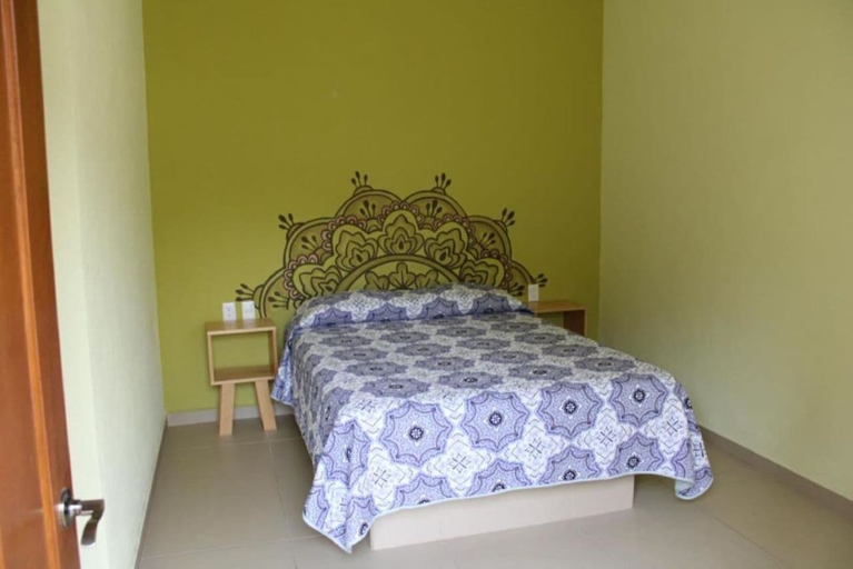 Bedroom 3, Artesanos 11 by Rotamundos, Tepoztlán