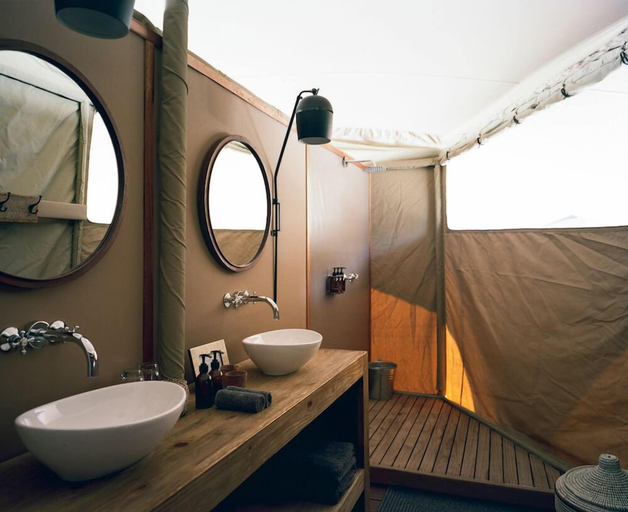 Bathroom 4, Hoanib Valley Camp, Sesfontein