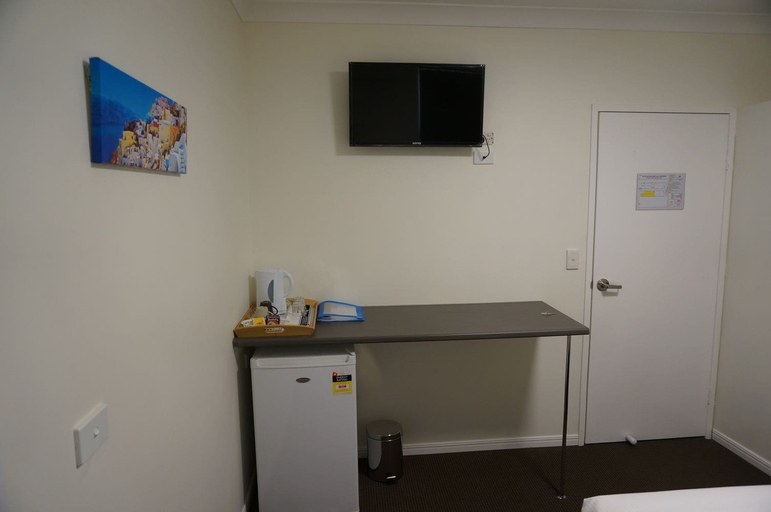 Others 5, The Cliff House, Brisbane