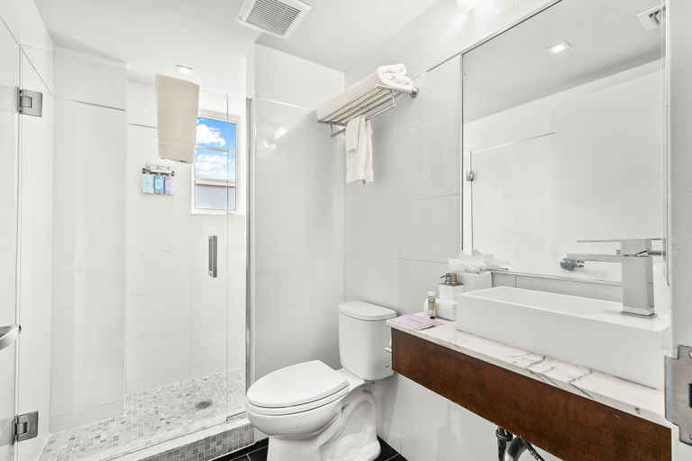 Bathroom 5, The Fairwind Hotel, Miami-Dade