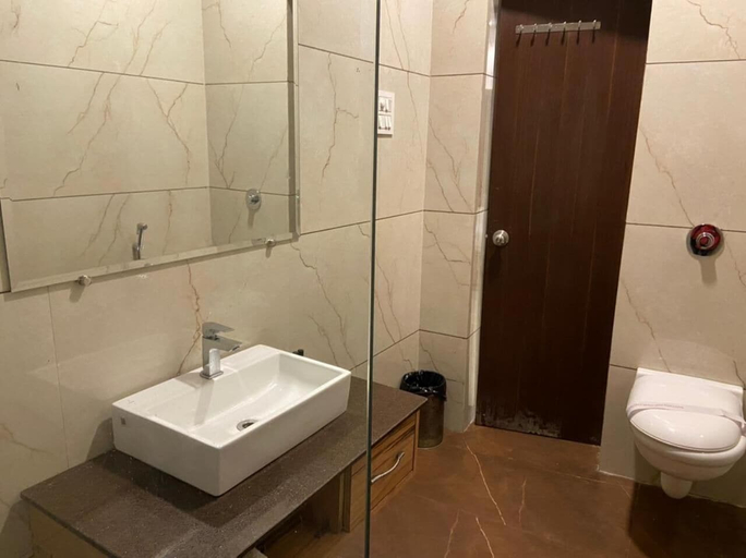 Bathroom 4, Hotel Exotic Near Golden Temple, Amritsar