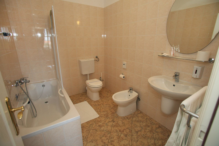 Bathroom 4, Villa Moretti, Trogir