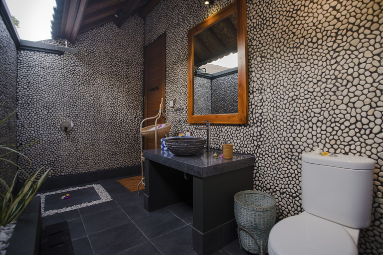 Bathroom 4, Castaway Resort, Klungkung
