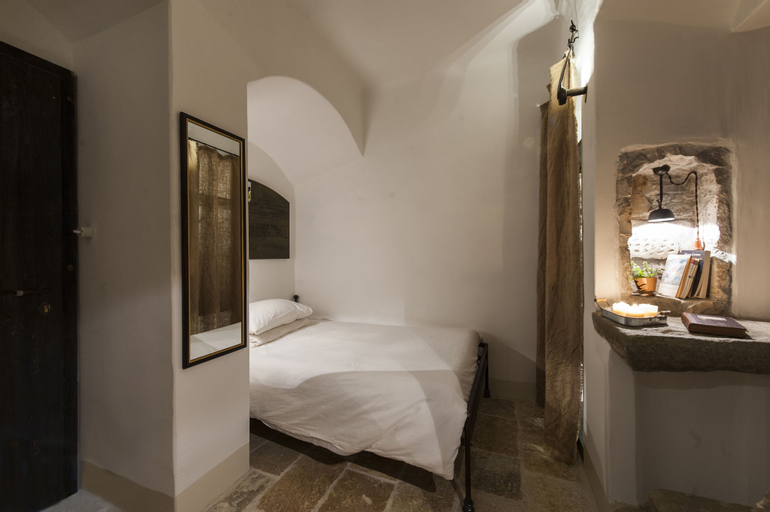 Bedroom 4, Eremito, Terni