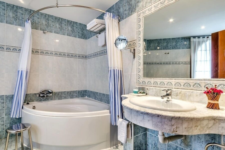 Bathroom 5, Hotel Carlos I Toledo, Toledo