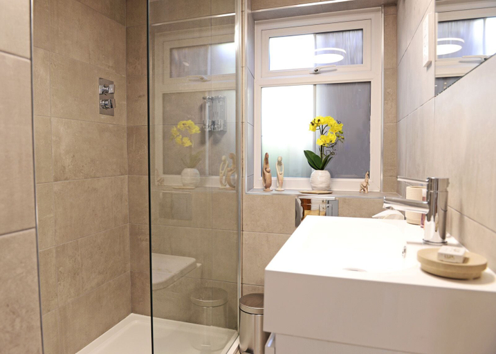 Bathroom, Urban Chic, East Sussex