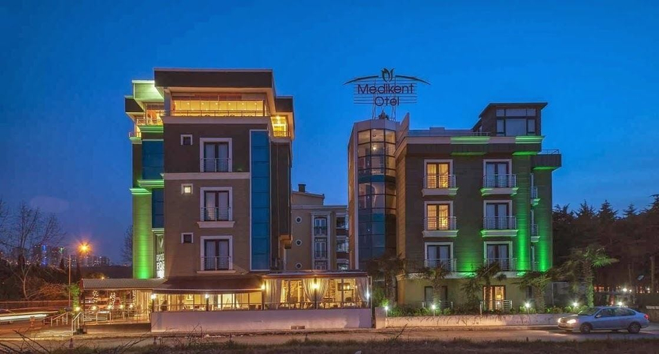 Exterior & Views