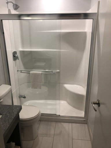 Bathroom 4, Days Inn by Wyndham Sarnia Harbourfront, Lambton