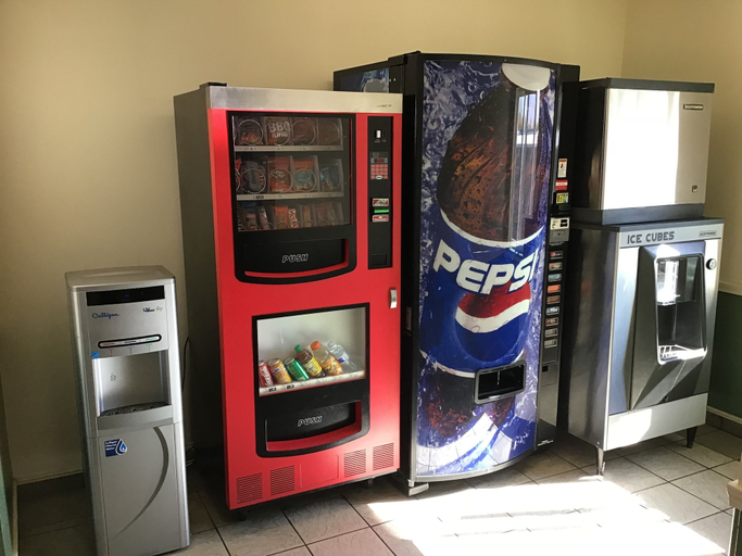 Food & Drinks 5, Super 8 by Wyndham Salmon, Lemhi