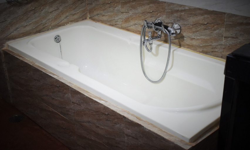 Bathroom 3, Viraz Valley, Uttara Kannada