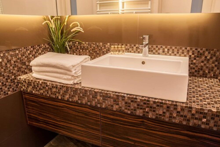 Bathroom 3, Platinum Towers Country 2 Country, Warsaw