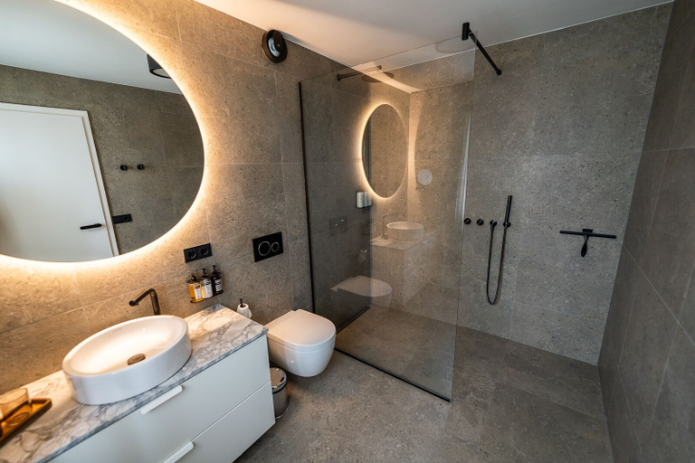 Bathroom 2, Keflavik Luxury Apartments, Reykjanesbær