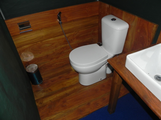 Bathroom 3, Makulu Safari Camping, Sevanagala