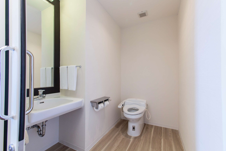 Bathroom 5, DoubleTree by Hilton Naha Shuri Castle, Naha
