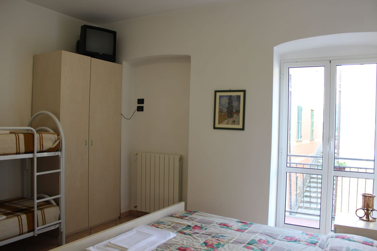 Bedroom 3, Casa Vacanze Tra Gli Ulivi, Savona