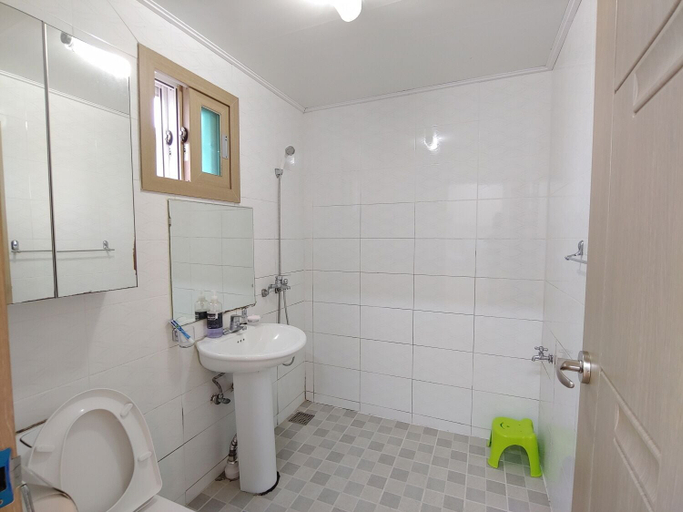 Bathroom 3, Orumm Pension, Jeju